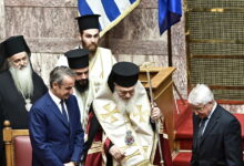 Βουλή:-Υπομονή-και-ομόνοια-η-ευχή-του-Αρχιεπισκόπου-στον-αγιασμό-–-Παρόντες-όλοι-οι-πολιτικοί-αρχηγοί-πλην-του-Βελόπουλου