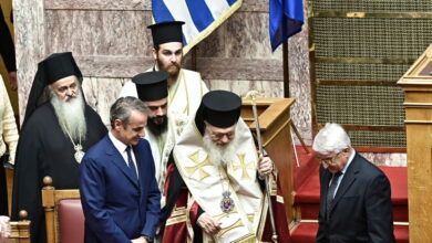 Βουλή:-Υπομονή-και-ομόνοια-η-ευχή-του-Αρχιεπισκόπου-στον-αγιασμό-–-Παρόντες-όλοι-οι-πολιτικοί-αρχηγοί-πλην-του-Βελόπουλου