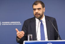 live-η-ενημέρωση-των-πολιτικών-συντακτών-από-τον-Παύλο-Μαρινάκη