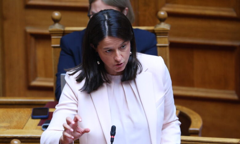 Στην-Κεραμέως-το-πόρισμα-για-τους-εργαζόμενους-στις-πλατφόρμες