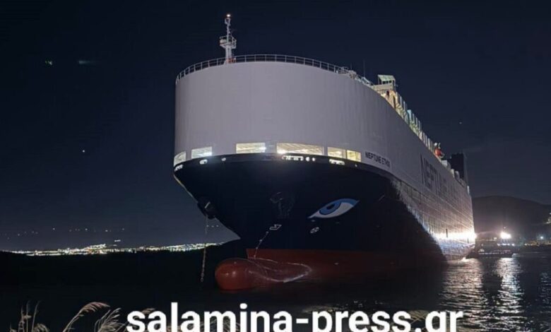 Σαλαμίνα:-Προσάραξη-του-«neptune-ethos»-–-Στο-σημείο-τρία-ρυμουλκά