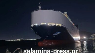 Σαλαμίνα:-Προσάραξη-του-«neptune-ethos»-–-Στο-σημείο-τρία-ρυμουλκά