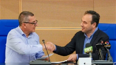 Παπαστεργίου–Κουρέτας:-Η-κόντρα-κορυφής-και-ο-πολίτης-στη-μέση