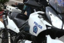 Θεσσαλονίκη:-Πούλησε-κάλπικα-χρυσαφικά-για-2.200-ευρώ-–-Επέστρεψε-με-ένα-ακόμη-ψεύτικο-κόσμημα-και-συνελήφθη