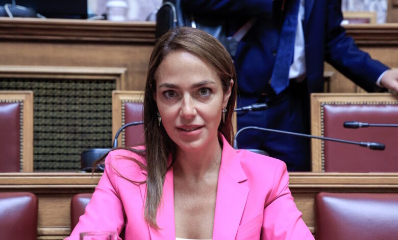 Μιχαηλίδου:-Στις-14-Οκτωβρίου-ανοίγει-η-πλατφόρμα-για-την-Μετεγκατάσταση-–-Ενίσχυση-10.000-ευρώ-για-τους-ακρίτες