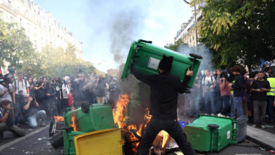 «Πεδίο-μάχης»-η-Γαλλία:-Πάνω-από-900-τραυματίες-και-6.000-προσαγωγές-–-Φωτιές-και-δακρυγόνα-«σκεπάζουν»-Παρίσι,-Λυών-και-Μασσαλία