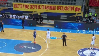 Πρόκληση-των-οπαδών-της-ΜΖΤ-Σκοπίων-στο-ματς-με-τον-Ηρακλή:-Ανέβασαν-πανό-με-χάρτη-της-Βόρειας-Μακεδονίας-με-σύνορα-στη-Χαλκιδική