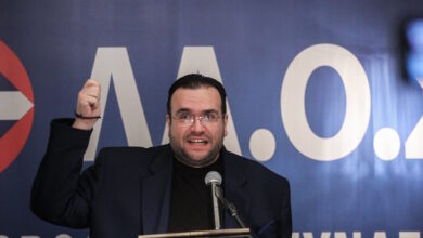Φίλιππος-Καμπούρης:-Από-την-«trash-tv»,-στην-πολιτική-και-στη-σύλληψη-για-απάτη-–-Το-modus-operandi-της-οργάνωσης-που-έκλεβε-το-Δημόσιο