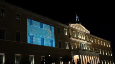 Φωταγωγήθηκε-η-Βουλή-για-την-Παγκόσμια-Ημέρα-Εγκεφαλικής-Παράλυσης