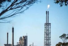 Στα-101-δολάρια-το-brent,-στα-76-το-φυσικό-αέριο-εν-μέσω-κινδύνων-για-τις-ροές-από-τα-Στενά-του-Ορμούζ