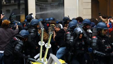 Γαλλία:-Ξεσπά-η-μητέρα-του-15χρονου-που-ακρωτηριάστηκε-από-χειροβομβίδα-κρότου-λάμψης:-«Του-έκλεψαν-τη-ζωή»