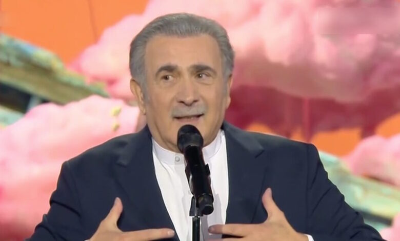 Ο-Λάκης-Λαζόπουλος-επέστρεψε-στο-«Αλ-Τσαντίρι-Νιουζ»:-«Είναι-πολλά-τα-χρόνια»