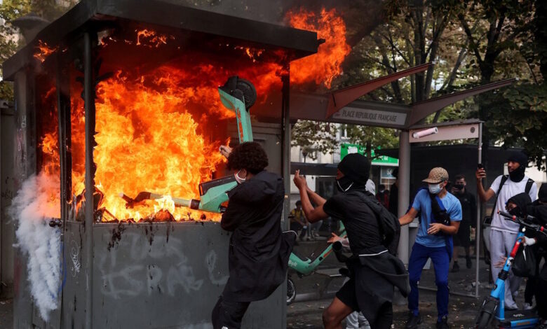 «Χάος»-στο-Βέλγιο:-Διαδηλώσεις-φοιτητών-κατά-του-κόστους-της-εκπαίδευσης-με-«άρωμα»-Γαλλίας-–-Έσπασαν-βιτρίνες-και-έκαψαν-κάδους