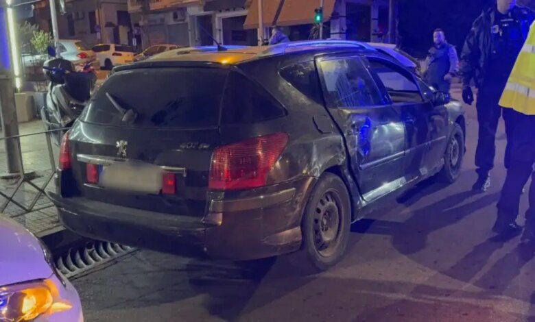 Θεσσαλονίκη:-Καταδίωξη-καταγράφηκε-σε-live-μετάδοση-–-Οδηγός-που-μετέφερε-μετανάστες-τράκαρε-ΙΧ-και-διέφυγε-πεζός