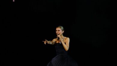 Η-Σελίν-Ντιόν-έπεσε-στη-σκηνή-και-ξέχασε-τους-στίχους-του-τραγουδιού-«pour-que-tu-m’aimes-encore»