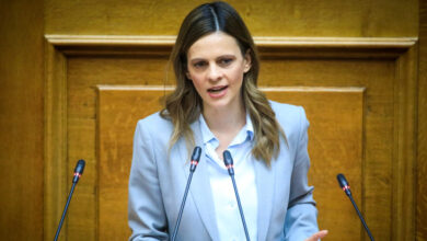 Η-Έφη-Αχτσιόγλου-γράφτηκε-στην-ΕΛΑΣ-του-Αλέξη-Τσίπρα-on-camera:-«Άντε-και-σε-καλή-μεριά»