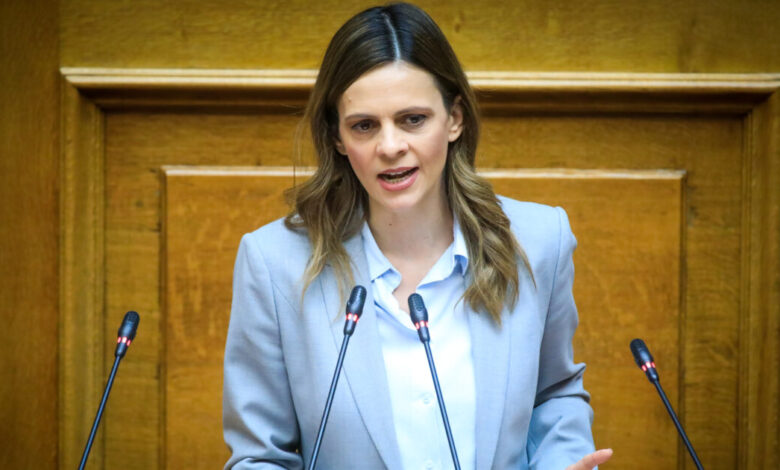 Η-Έφη-Αχτσιόγλου-γράφτηκε-στην-ΕΛΑΣ-του-Αλέξη-Τσίπρα-on-camera:-«Άντε-και-σε-καλή-μεριά»
