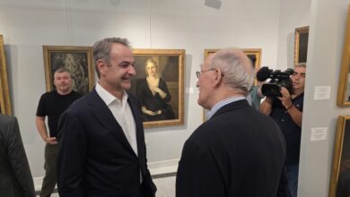 Ο-Κυριάκος-Μητσοτάκης-στα-Χανιά:-Οι-χαιρετούρες,-οι-selfies-και-η-ομιλία-για-τον-Μίνωα-Ζομπανάκη