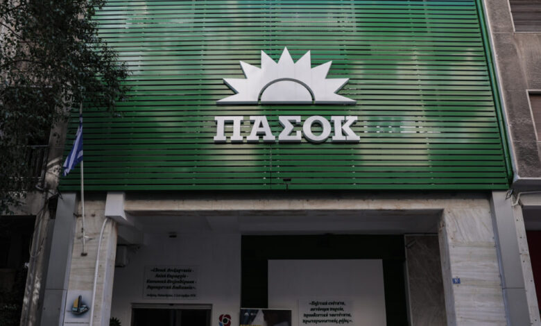 ΠΑΣΟΚ:-Ο-κύριος-Τσίπρας-ταυτίζεται-με-το-Μαξίμου-και-ρίχνει-λάσπη