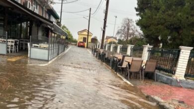 Κακοκαιρία-στον-Βόλο:-Προβλήματα-από-την-ισχυρή-μπόρα-–-Δρόμοι-μετατράπηκαν-σε-ποτάμια
