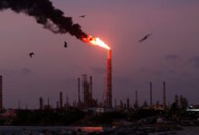 Πάνω-από-τα-103-δολάρια-το-brent,-στα-81-ευρώ-το-φυσικό-αέριο-–-Μικρή-η-επίπτωση-από-τη-συμφωνία-Τράμπ-με-Πούτιν-για-το-ντίζελ