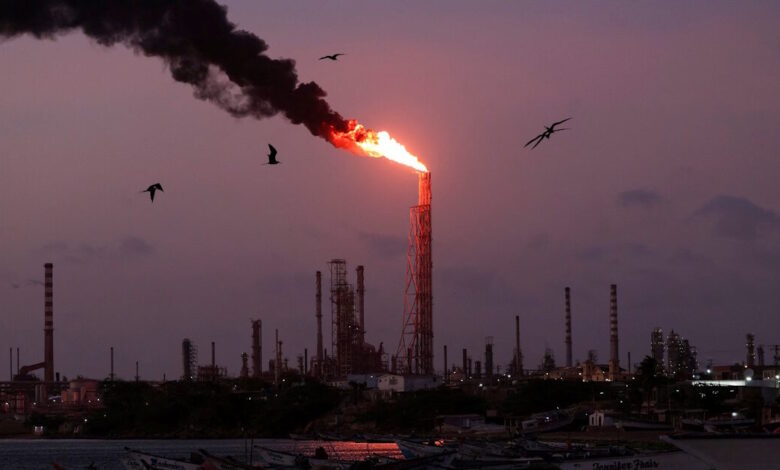 Πάνω-από-τα-103-δολάρια-το-brent,-στα-81-ευρώ-το-φυσικό-αέριο-–-Μικρή-η-επίπτωση-από-τη-συμφωνία-Τράμπ-με-Πούτιν-για-το-ντίζελ
