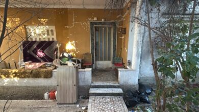 Δολοφονία-στο-Μενίδι:-«Ακούσαμε-φωνές,-ο-62χρονος-φώναζε-ότι-η-μητέρα-του-δεν-ήταν-καλά»