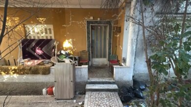 Δολοφονία-στο-Μενίδι:-«Ακούσαμε-φωνές,-ο-62χρονος-φώναζε-ότι-η-μητέρα-του-δεν-ήταν-καλά»