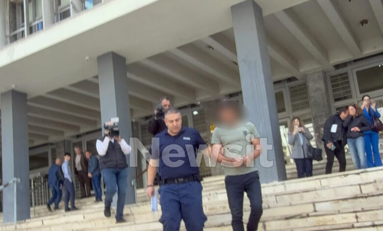 Θεσσαλονίκη:-Αναβολή-έλαβε-ο-45χρονος-οδηγός-που-«μπούκαρε»-με-το-αυτοκίνητο-σε-ουζερί-–-«Δεν-προσπάθησε-να-διαφύγει»,-λέει-η-δικηγόρος-του