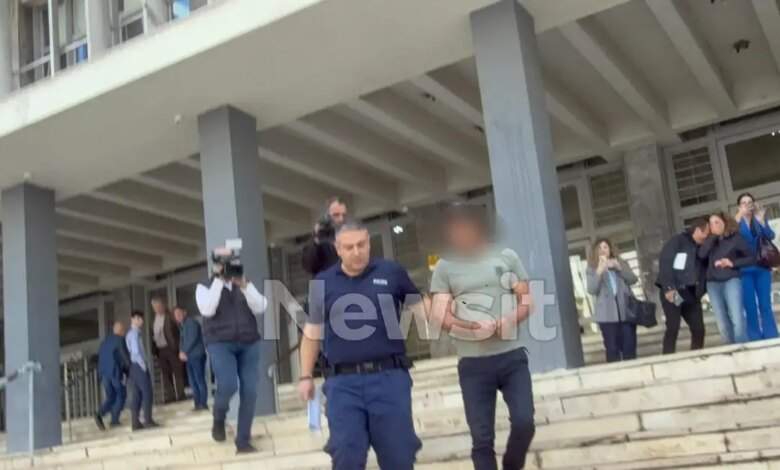 Θεσσαλονίκη:-Αναβολή-έλαβε-ο-45χρονος-οδηγός-που-«μπούκαρε»-με-το-αυτοκίνητο-σε-ουζερί-–-«Δεν-προσπάθησε-να-διαφύγει»,-λέει-η-δικηγόρος-του