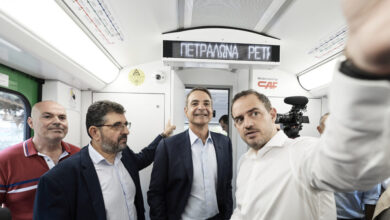 Ο-Μητσοτάκης-σε-δρομολόγιο-με-τον-πρώτο-ανακατασκευασμένο-συρμό-του-Ηλεκτρικού:-«Παραλαμβάνουμε-14-μέσα-στον-επόμενο-χρόνο»»