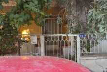 Μενίδι:-Συνελήφθη-ο-62χρονος-γιος-της-89χρονης-που-βρέθηκε-νεκρή-–-Οι-αντιφάσεις-και-το-σενάριο-με-τους-δύο-εισβολείς