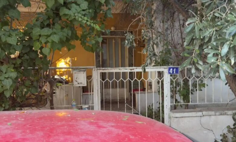 Μενίδι:-Συνελήφθη-ο-62χρονος-γιος-της-89χρονης-που-βρέθηκε-νεκρή-–-Οι-αντιφάσεις-και-το-σενάριο-με-τους-δύο-εισβολείς