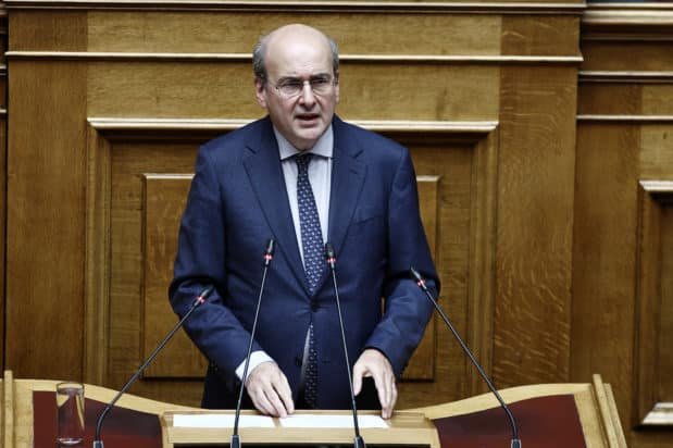 Χατζηδάκης:-Η-πρόθεση-είναι-να-συνεχιστεί-η-επιδότηση-στη-βενζίνη-και-στο-ντίζελ-κίνησης-–-Τι-είπε-για-τα-διυλιστήρια