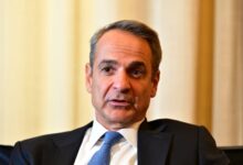 Στα-εγκαίνια-αυτόνομης-μονάδας-αποθήκευσης-ενέργειας,-στις-Νέες-Καρυές-Λάρισας-ο-Κυριάκος-Μητσοτάκης