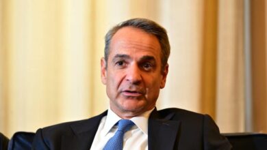 Στα-εγκαίνια-αυτόνομης-μονάδας-αποθήκευσης-ενέργειας,-στις-Νέες-Καρυές-Λάρισας-ο-Κυριάκος-Μητσοτάκης