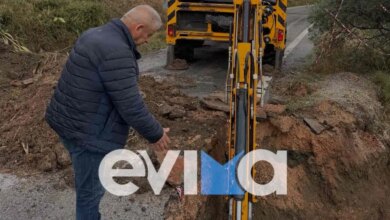 Κακοκαιρία-στην-Εύβοια:-«Γκρεμίστηκε»-δρόμος-στα-Ψαχνά-και-διακόπηκε-η-κυκλοφορία-και-στα-δύο-ρεύματα