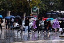 Κακοκαιρία:-Ισχυρές-βροχές-και-κλειστά-σχολεία-την-Τετάρτη-–-Σε-πορτοκαλί-συναγερμό-η-Αττική