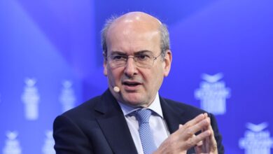 Χατζηδάκης:-Κάτω-από-1,60-ευρώ-το-λίτρο-ανοίγει-το-πετρέλαιο-θέρμανσης-–-«Βάζουν-πλάτη»-τα-διυλιστήρια