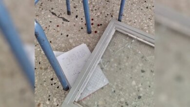 Μεσολόγγι:-Παράθυρο-σχολείου-αποκολλήθηκε-και-έπεσε-πάνω-σε-μαθητή-–-Διακομίστηκε-στο-νοσοκομείο