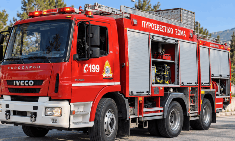 Φωτιά-στο-3ο-Γυμνάσιο-Τρικάλων-–-Τρία-οχήματα-στο-σημείο