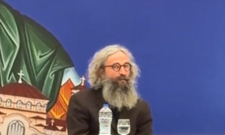 Άρης-Σερβετάλης:-Αγνώριστος-για-τον-ρόλο-του-Αγίου-Ιωσήφ-–-Βίντεο-με-τη-μεγάλη-αλλαγή