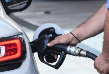 Καύσιμα:-Ποιο-το-όφελος-ανά-γέμισμα-μετά-τα-νέα-μέτρα-–-10-ευρώ-λιγότερα-στα-50-λίτρα-ντίζελ-και-5-ευρώ-στην-αμόλυβδη