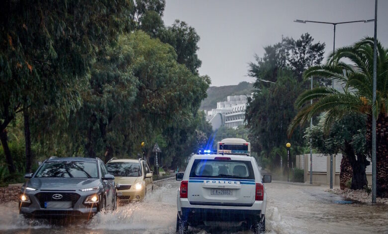 Καιρός-αύριο:-Βροχές-και-καταιγίδες-με-λίγα-χιόνια-στα-βουνά-–-Πέφτει-η-θερμοκρασία