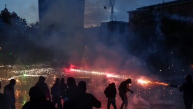 Αλβανία:-Σφοδρές-συγκρούσεις-και-οδομαχίες-στα-Τίρανα-με-9-τραυματίες-–-Ανυποχώρητοι-οι-διαδηλωτές
