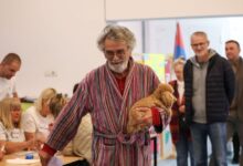 Σερβία:-Άνοιξαν-οι-κάλπες-για-τις-κρίσιμες-βουλευτικές-εκλογές-–-Ουρές-στα-εκλογικά-τμήματα