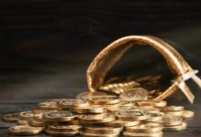 Θεσσαλονίκη:-4-ώρες-κρατούσαν-στο-τηλέφωνο-την-88χρονη-με-τις-χρυσές-λίρες-αξίας-4,7-εκατ.-ευρώ-–-38-κιλά-ο-χρυσός-που-της-έκλεψαν