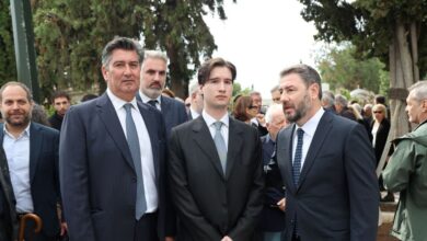 Φώφη-Γεννηματά:-Σύσσωμο-το-ΠΑΣΟΚ-στο-μνημόσυνό-της-–-«Για-εμάς-θα-είναι-πάντα-η-μητέρα-μας»-είπε-συγκινημένος-ο-γιος-της
