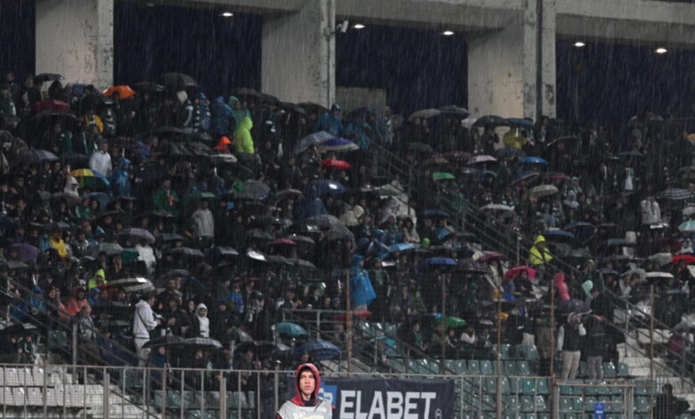 Βόλος-–-Παναθηναϊκός:-«Τρέλα»-στη-βροχή-από-τους-οπαδούς-του-«τριφυλλιού»-στο-Πανθεσσαλικό