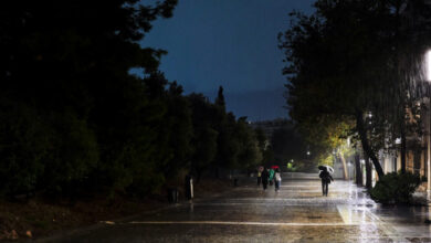 Καιρός:-Ισχυρές-καταιγίδες-και-δυνατός-αέρας-για-τις-επόμενες-48-ώρες-σε-όλη-την-Ελλάδα-–-«Έχουν-πέσει-περίπου-10.000-κεραυνοί»